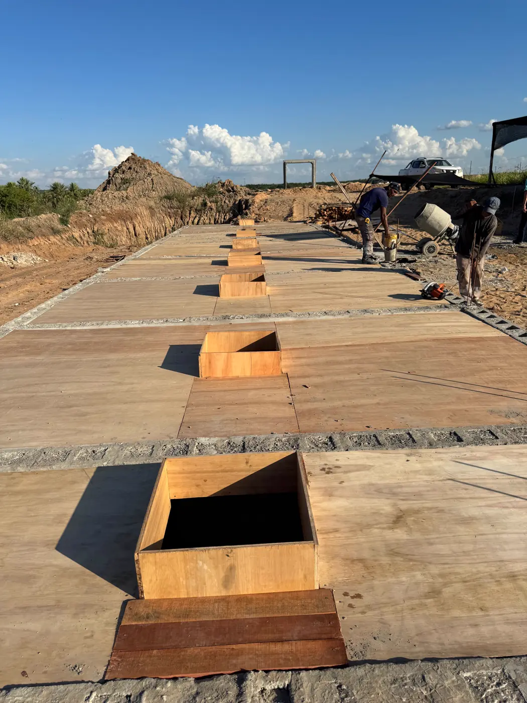 Cámaras de tratamiento de una planta cloacal en construcción